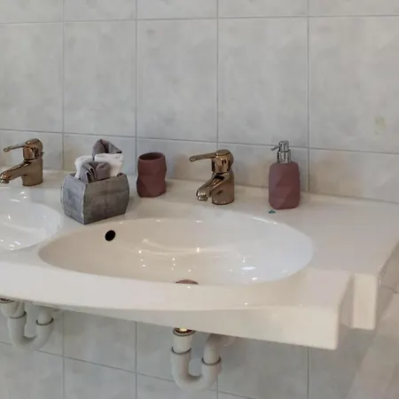 Prázdninový dům - *